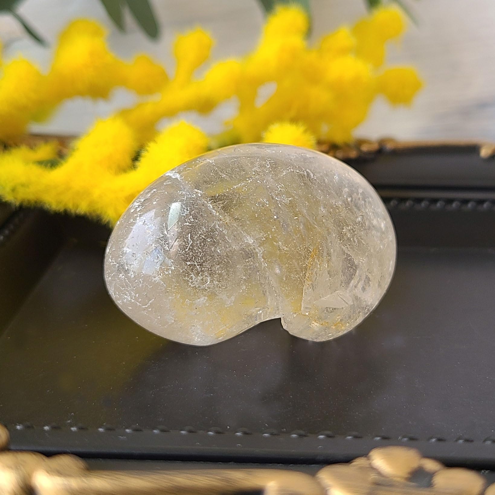 真氣光　気功　天然本水晶　握り石 Amazon.co.jp: 水晶 握り石 47g 現物販売 金色巾着付 水晶 握り石 握り